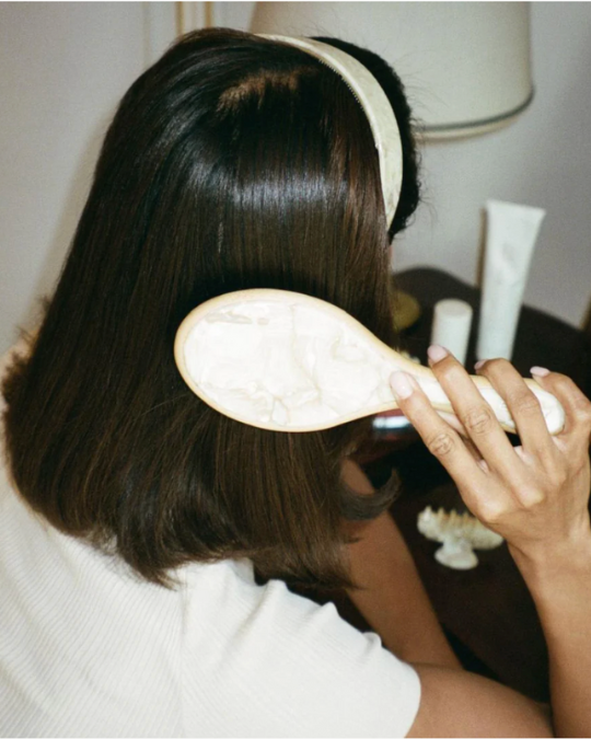 Flat Brush in Chantilly